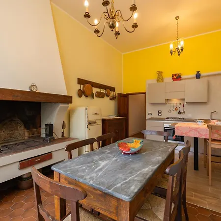 Il Patio Di - Bella Vista E Relax アンギアーリ